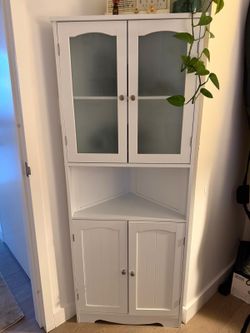 Corner cabinet
