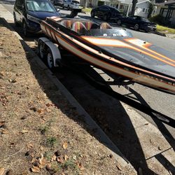 Flatbottom ski boat Chrysler 460 rebuilt motor