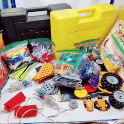 Vintage K'NEX 1200 pc Bulk lot 8 pounds of sorted & bagged in Two storage case