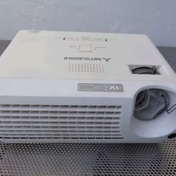 Mitsubishi XD205U 1700:1 1500 Lumens DLP Video Projector (No Remote)