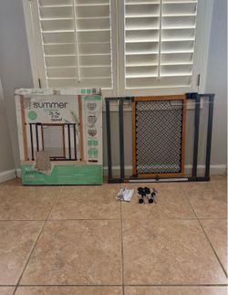 Wide Adjustable Pet Gate / Safety Gate - Fits Openings 28” - 36”
