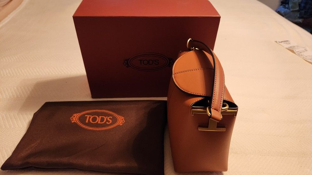 New Tods Leather Purse 