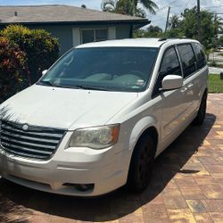 2010 Chrysler Town & Country