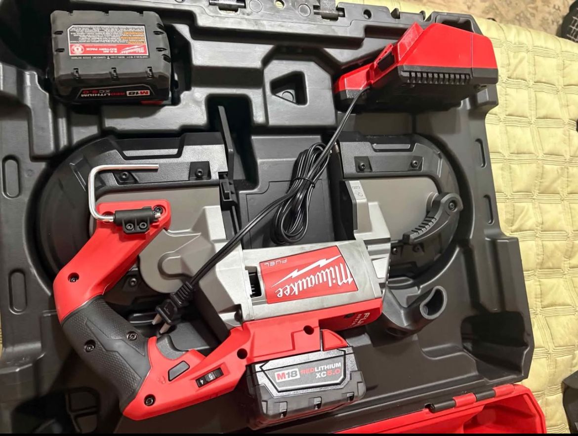 Milwaukee bandsaw brand new never used