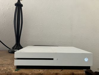 Xbox 1s With Controller And Cables 