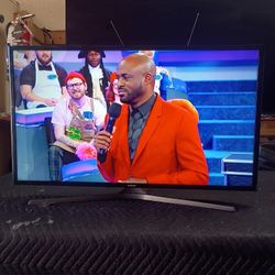40 Inch Samsung Smart Beautiful Tv Comes With Remote Control Shows Great Picture Works Perfect Guaranteed 