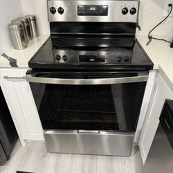 Insignia Oven Range Great Working Condition 