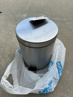 new stainless steel step on 5L trash can for bathrooms/ office