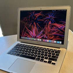 Apple MacBook Air 13” I5/8GB/256GB SSD $180