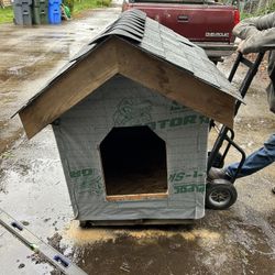 Custom Built Dog Houses ! 