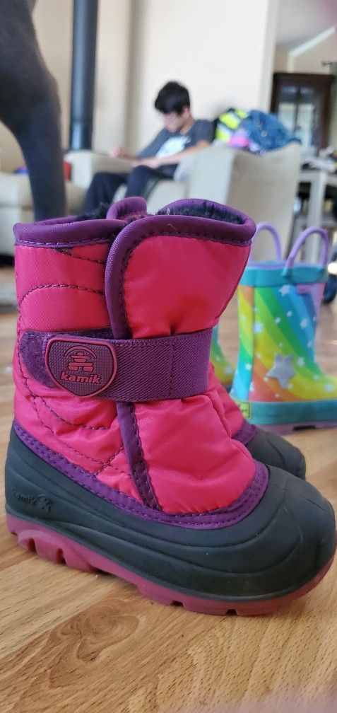 Girl Size 7 Snow Boot