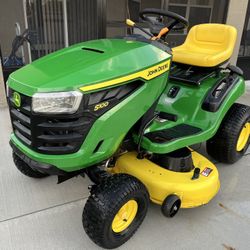 John Deere S100 Riding Lawnmower 