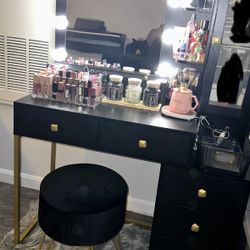 Vanity / Chair / Rug