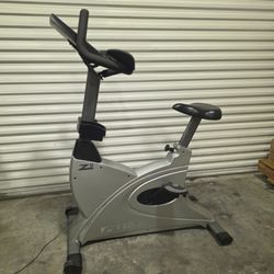 TRUE Z5 Upright Exercise Bike