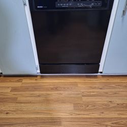 Kenmore Dish Washer  24 Inches 