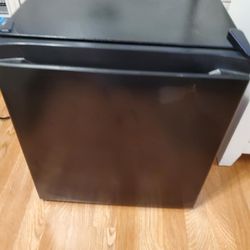 Like New Mini Fridge Works No Issues 