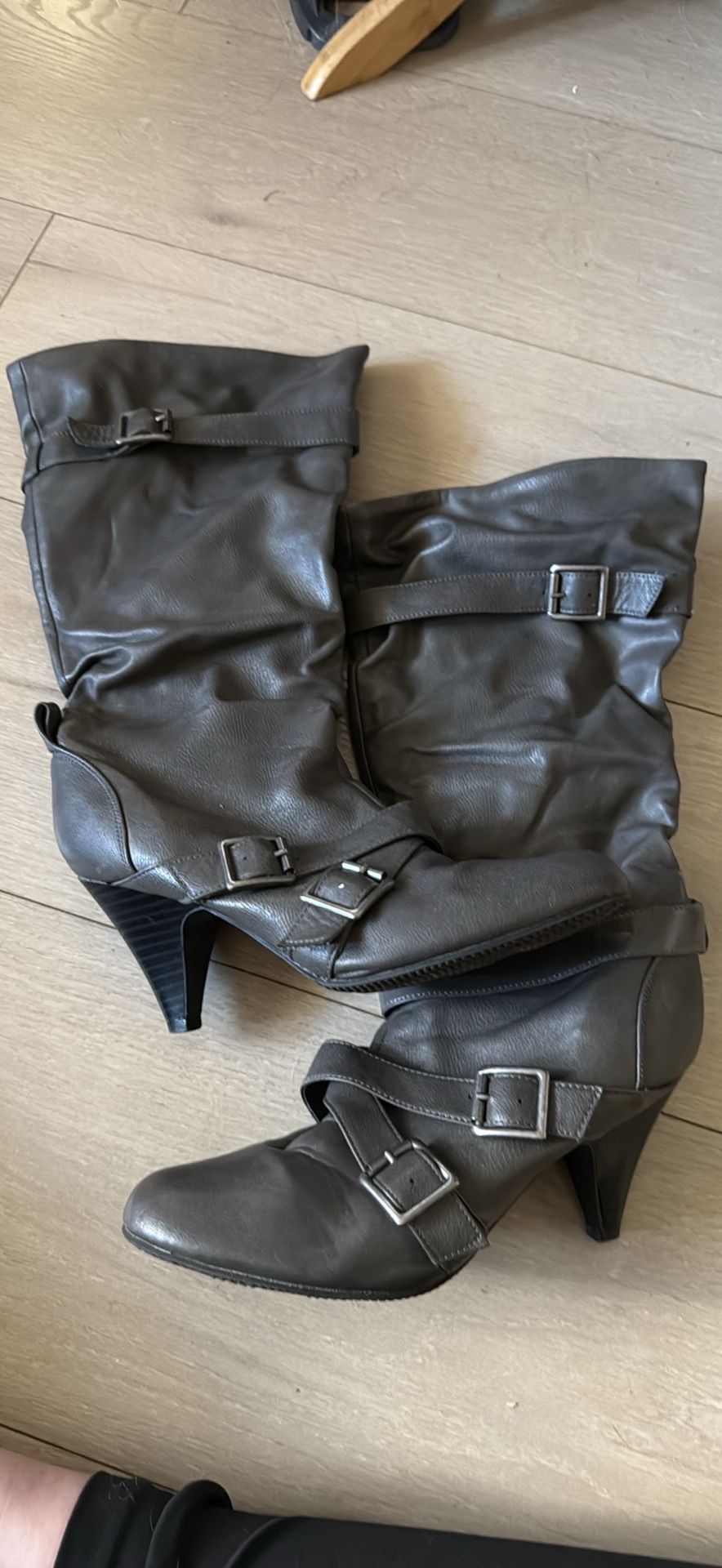 Women’s 7 1/2 Grey Boots