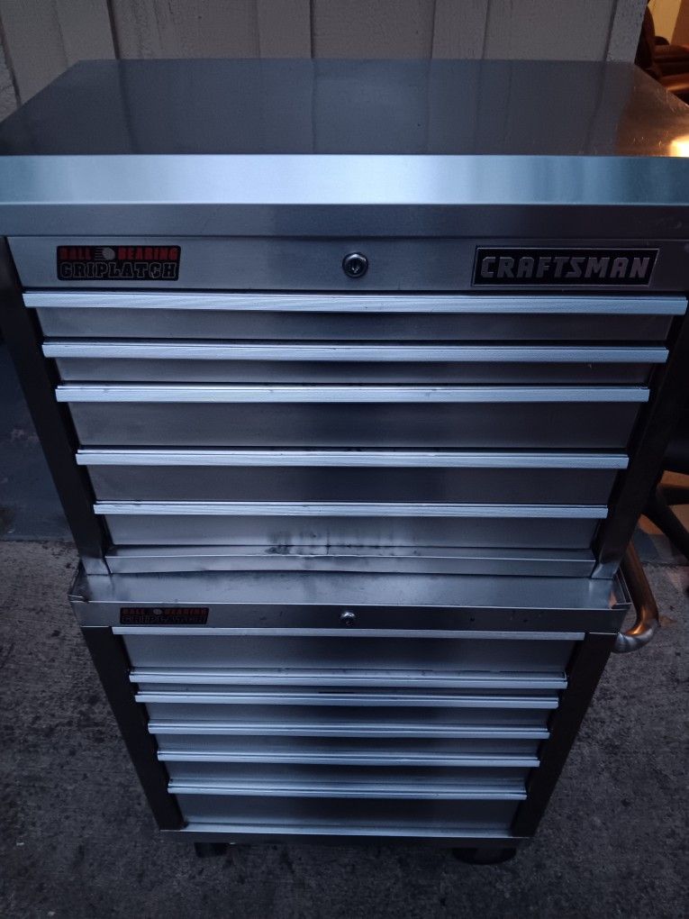 CRAFTSMAN BALL BEARING GRIPLATCH TOOL BOX .