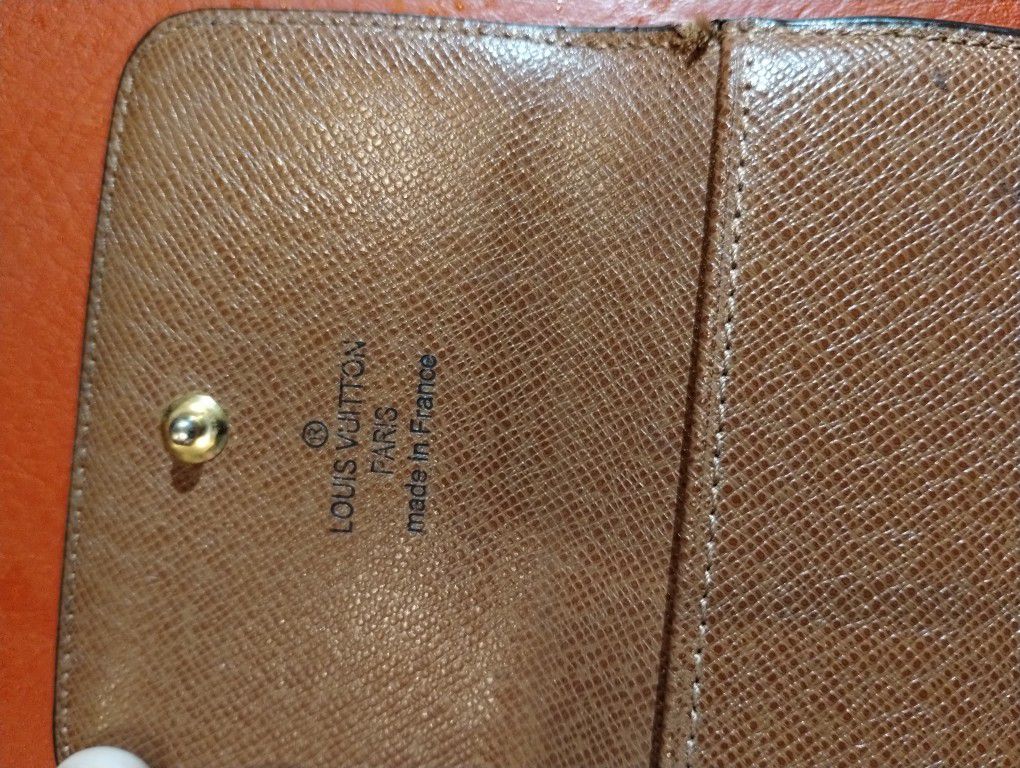 LOUIS VUITTON LV Wallet FREE DUST BAG Tresor Monogram Bifold Portefeiulle  CA0021 for Sale in Paterson, NJ - OfferUp
