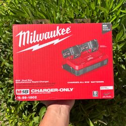 Milwaukee M18 Dual Bay Simultaneous Rapid Charger