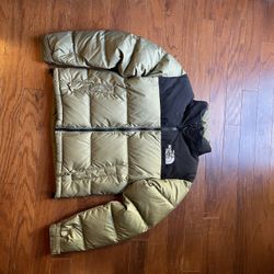 The North Face Women’s Puffer Jacket 