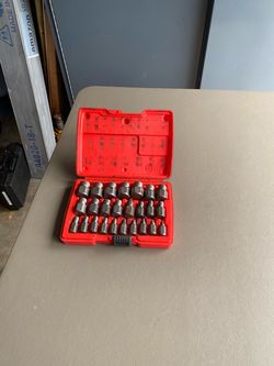 Bolt extractor set