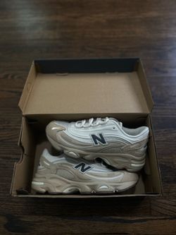 Band new- New Balance 1000 Sea Salt/Beige - Youth Size 5 - Brand New w/ Box