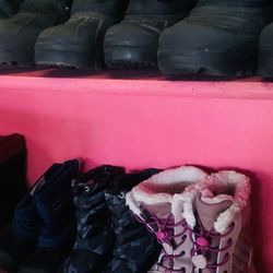 Snow Boots Many Sizes Adults And Children 25 To 30