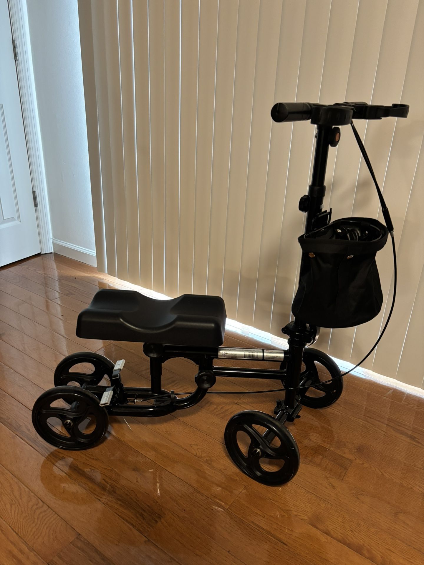 Knee Roller With Basket