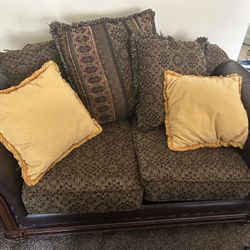Multicolored loveseat, good condition