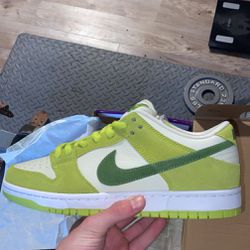 Nike Dunk SB "Green Apple" - SZ 10 - WILL SHIP