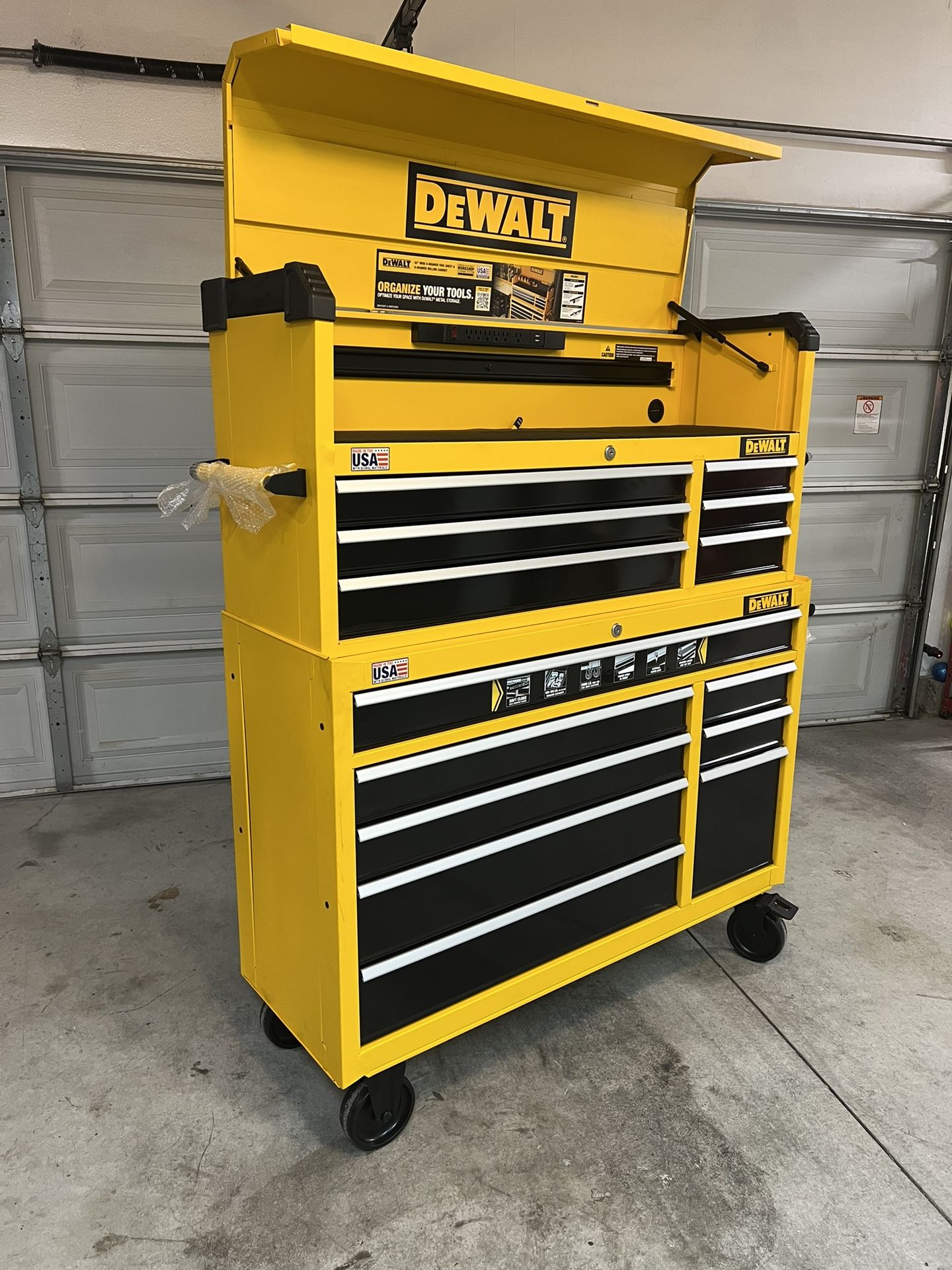 New Dewalt 52 in. 6-Drawer Tool Chest and 52 in. 8-Drawer Tool Cabinet
