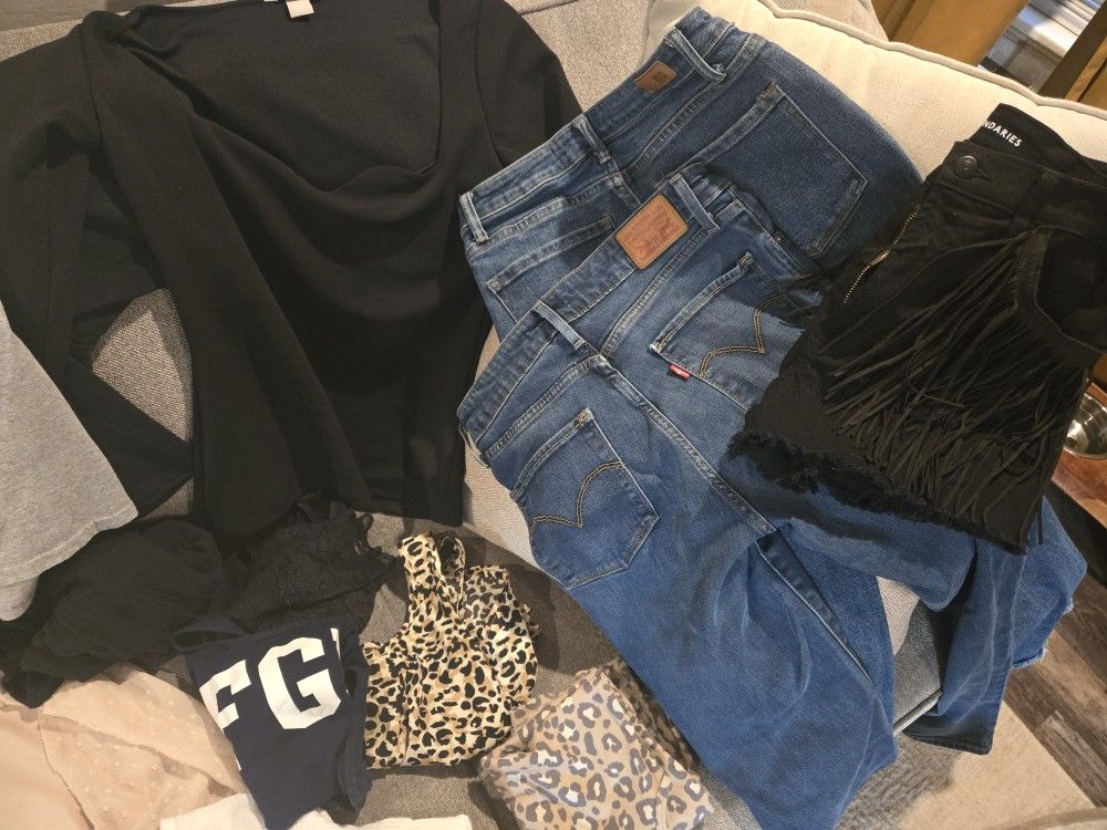 Womens Clothes 30 Pieces