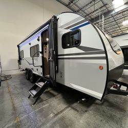 RV 28 Feet! (Private Room) 