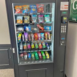  VENDING MACHINE WITH CARD READER 