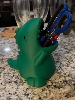 Pen holder