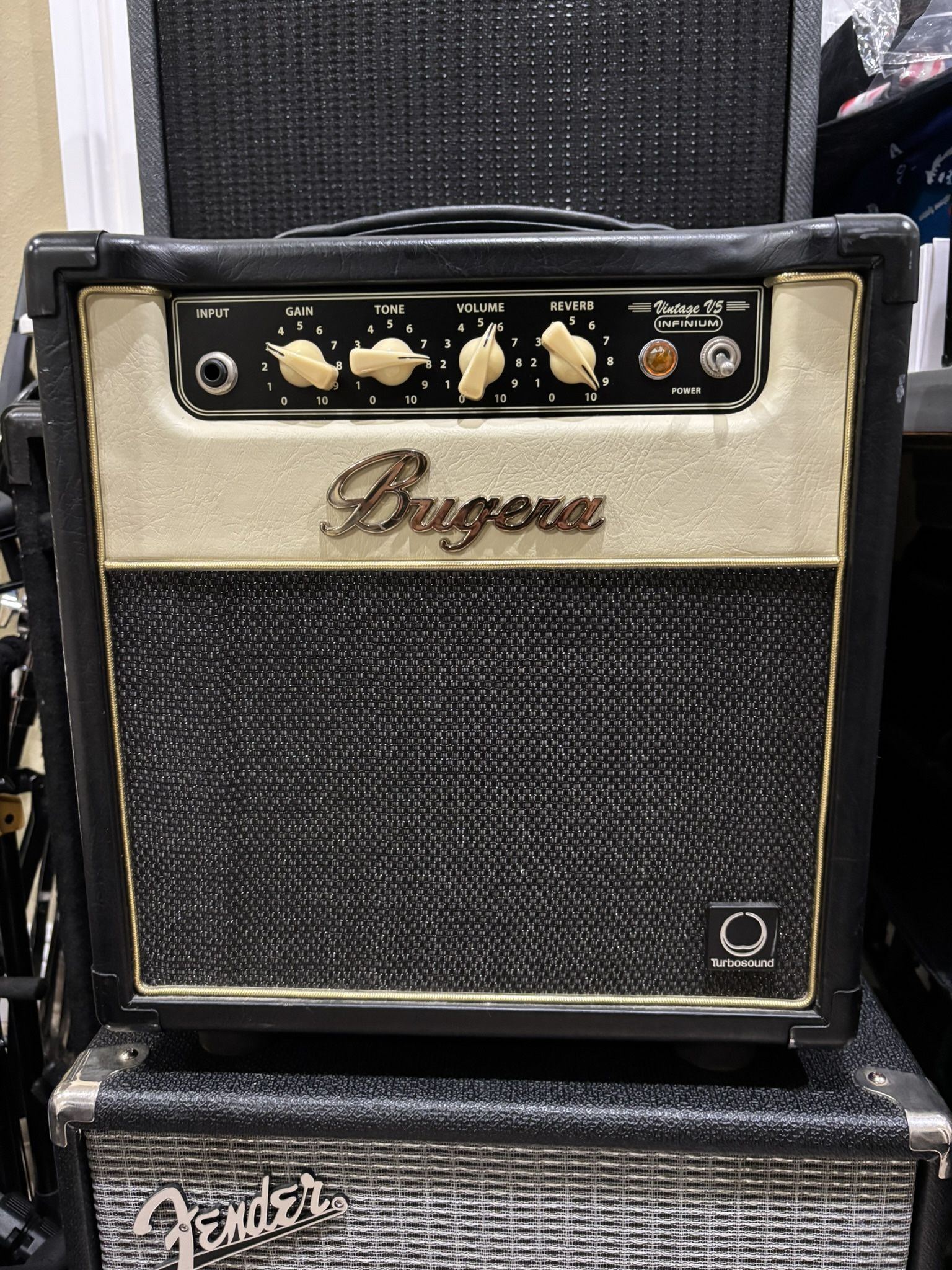 Bugera V5 Infinium Tube Amp