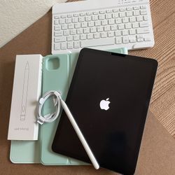 Apple iPad Air 5th Generation (M1 chip / 2022) 64GB with keyboard, pencil & Accessories 