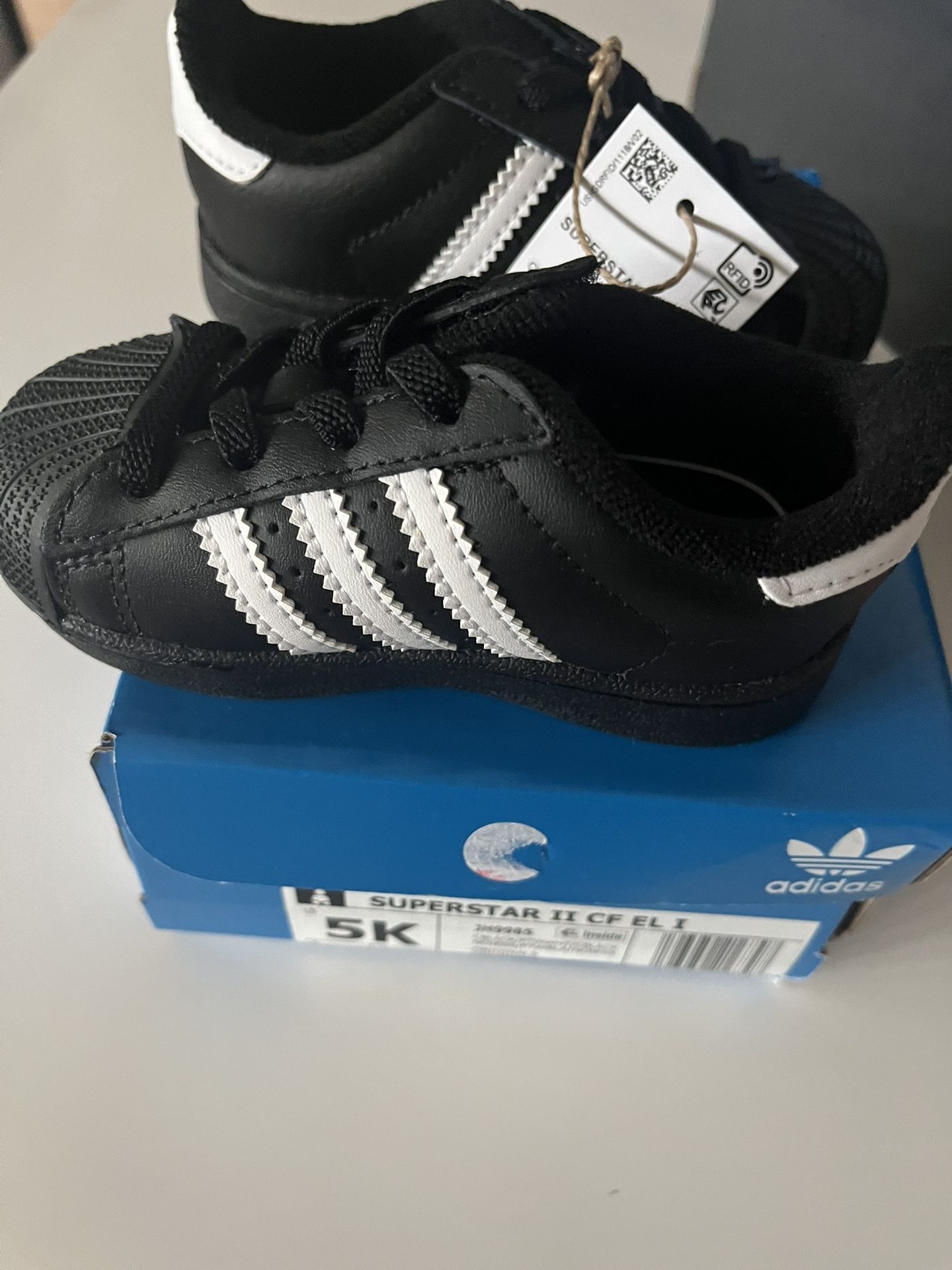 Adidas Superstars 5k