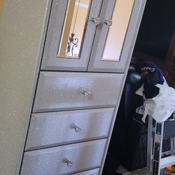 Vertical Melros Plaza Swivel Lingerie Chest 