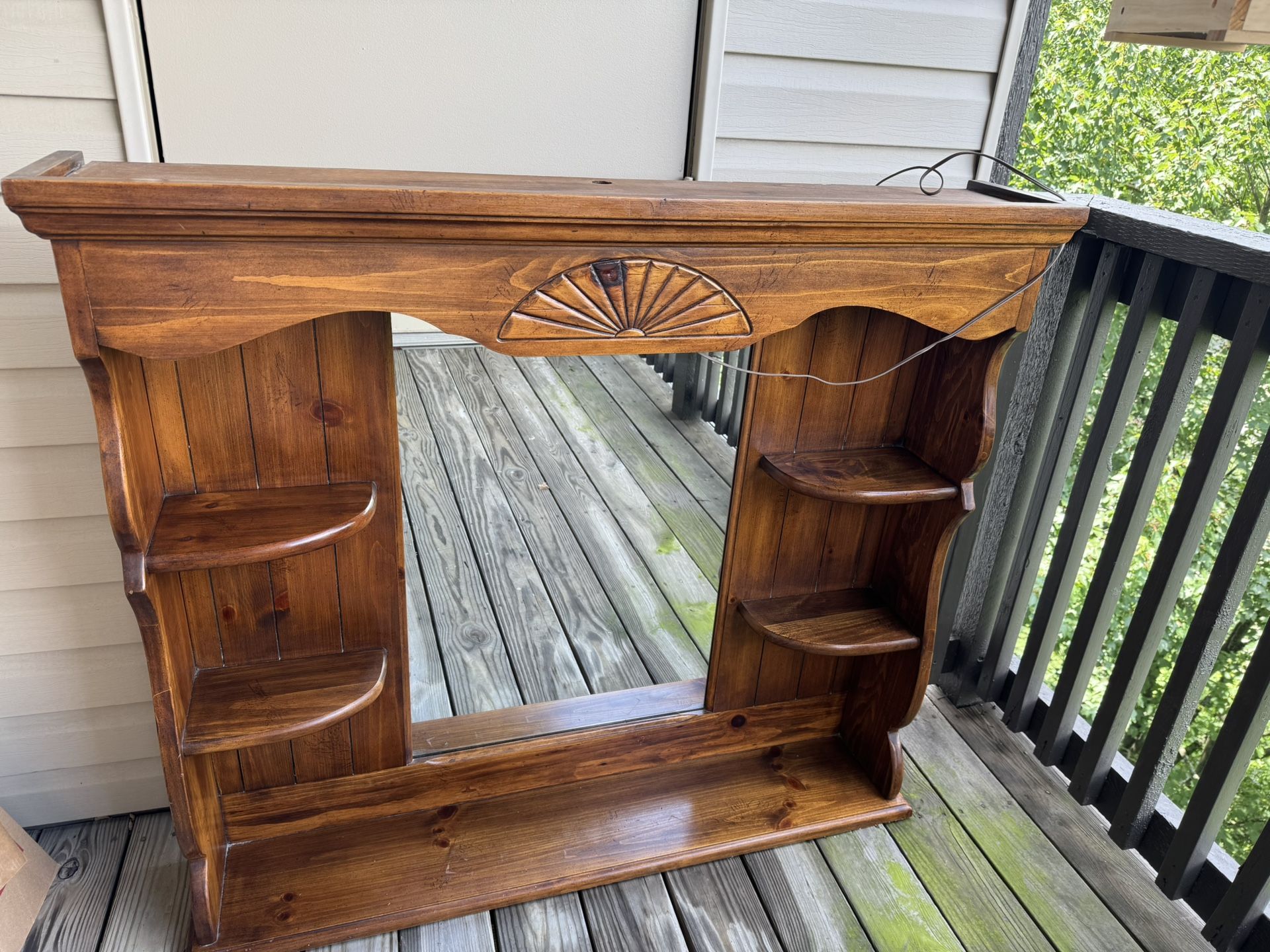Vitage hutch