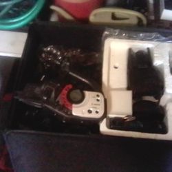 Canon 3ccd Digital Video Camcorder Withstand