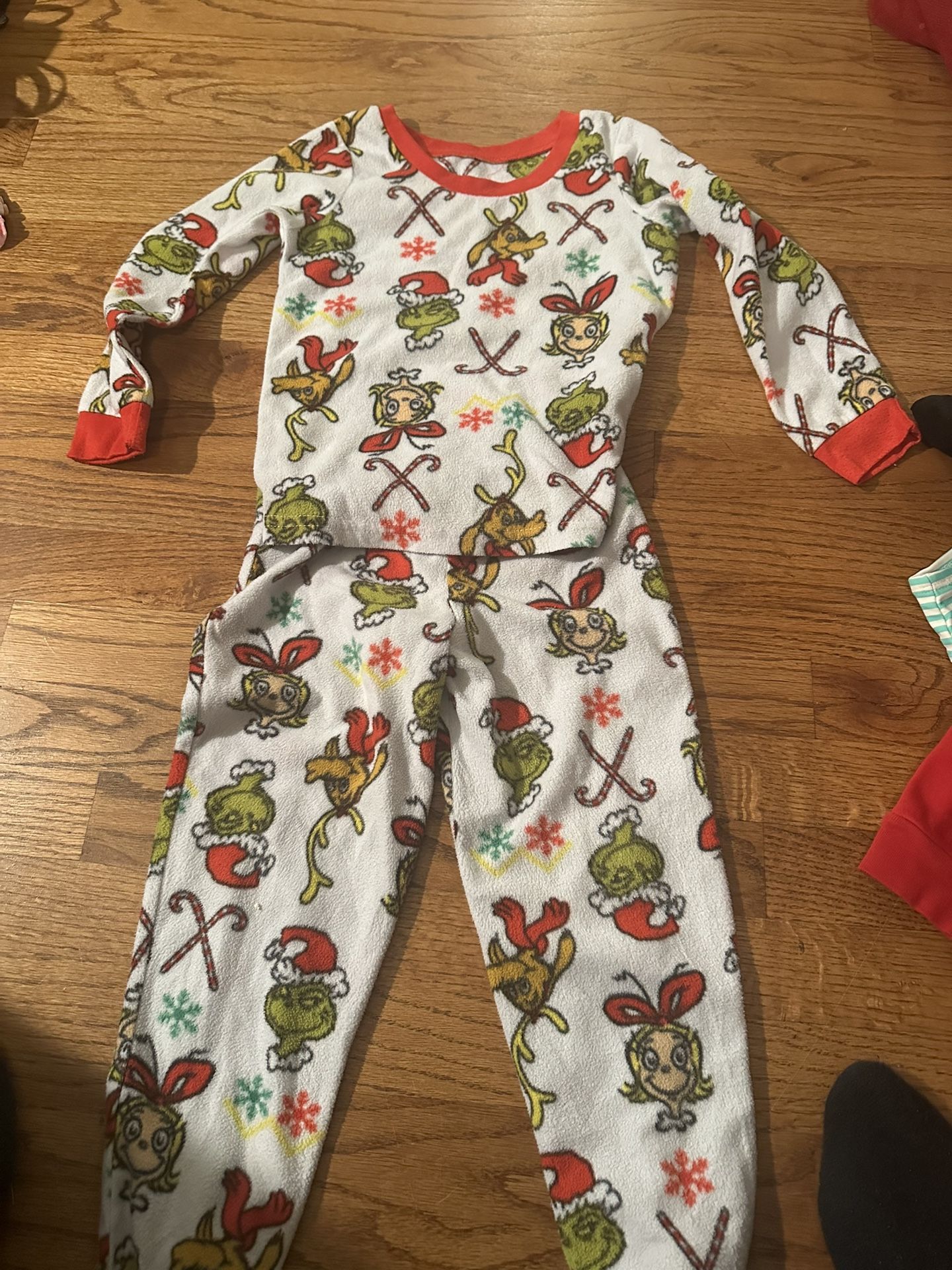 Size 6 grinch Christmas pajamas