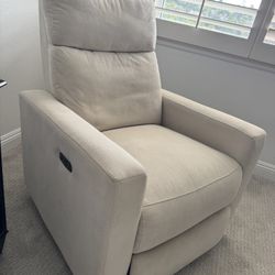 Automatic Recliner Chair - Great Condition!