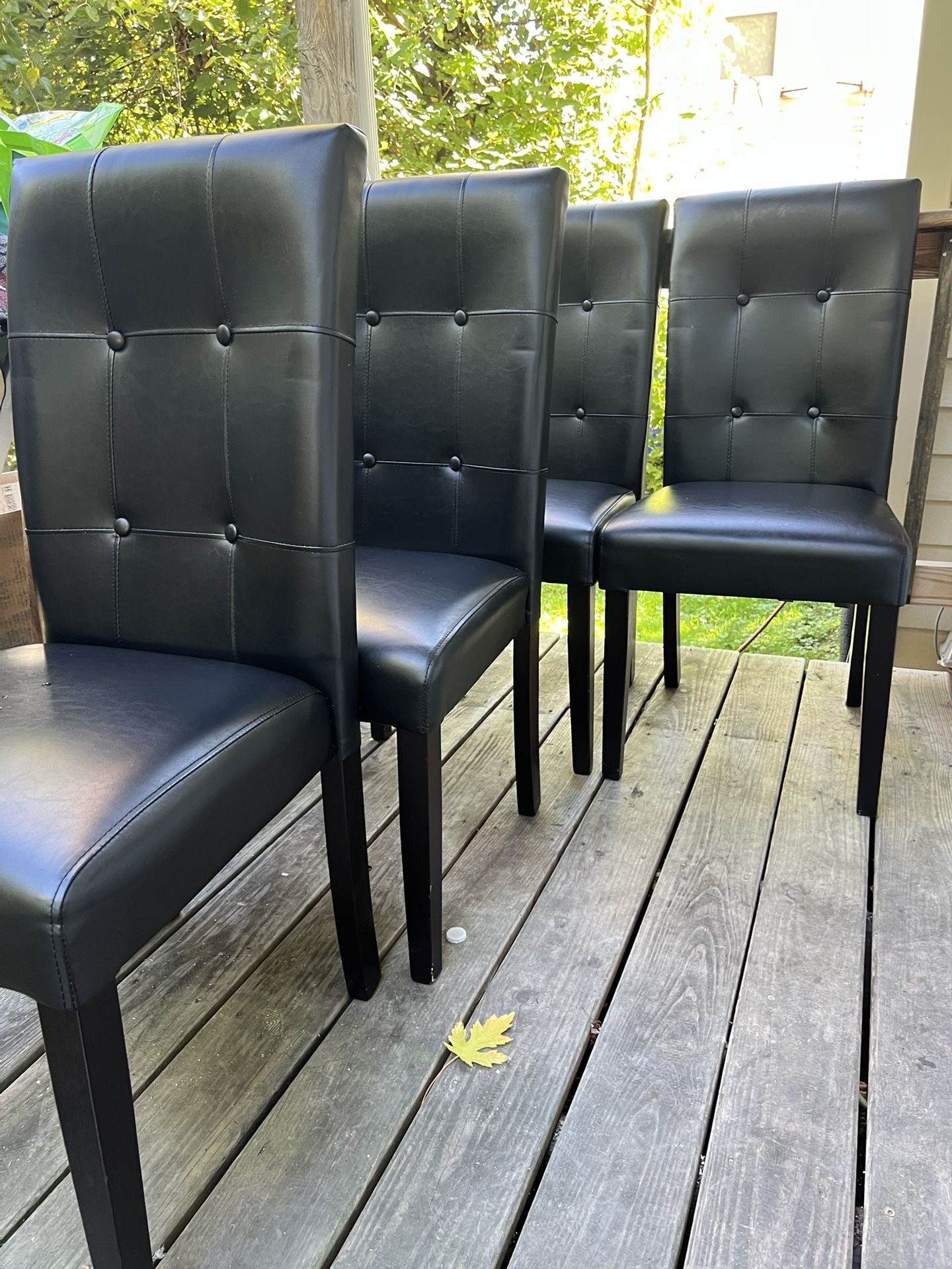 Nice and pretty chair, all good.