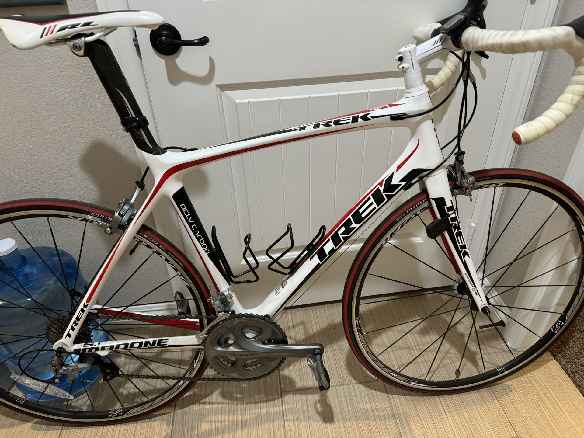 TREK MADONE 5.1 FULL CARBON ROAD BIKE FOR SALE 56CM
