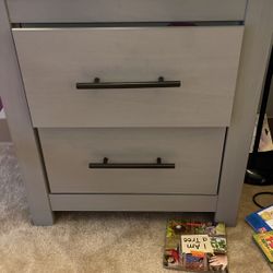 Full Bedroom Set used For 2 Months Paid 1000 Selling $300