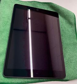 Apple iPad 9th Gen 10” barely used