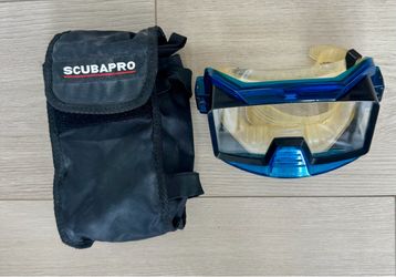 SCUBAPRO diving mask and protective carrying case set.