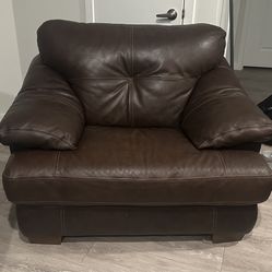 Divani Chateau d’ax — Leather chair & Ottoman 